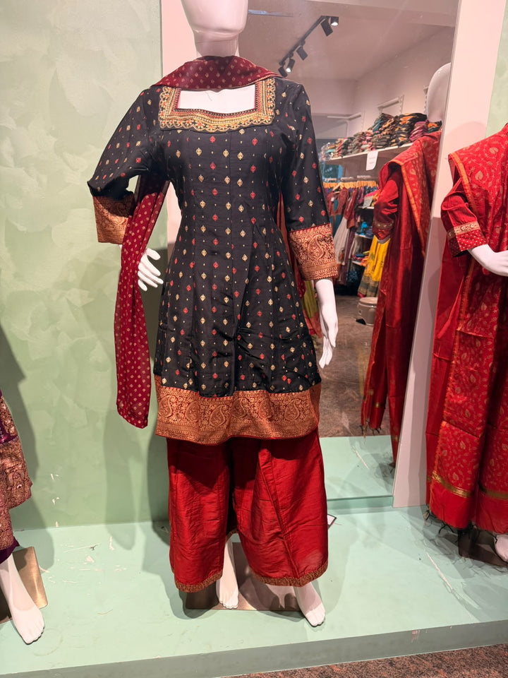 Black red kurta set